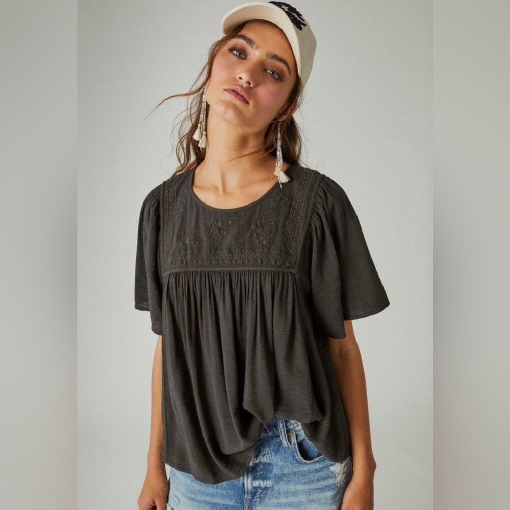 NWT Lucky Brand Embroidered Short Sleeve Top